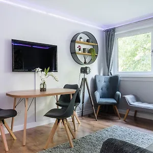 Centre Stylish With Free Parking EDI