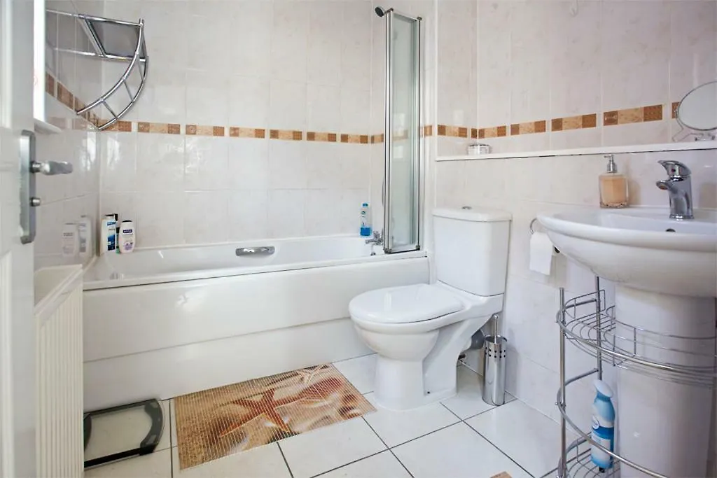 Gala Rooms Homestay - Free Parking Edinburgh